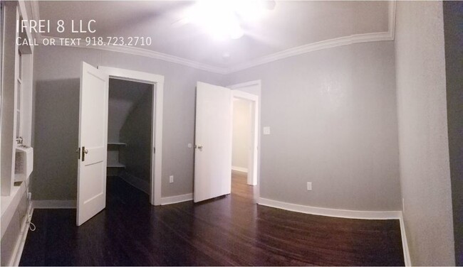Building Photo - 105 N Xanthus Ave