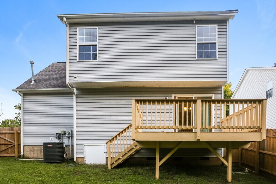 Building Photo - 11240 Northwoods Forest Dr