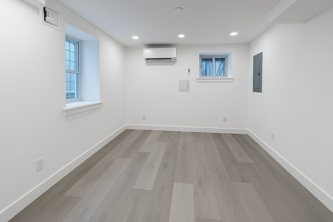 Building Photo - 3025 11th St NW