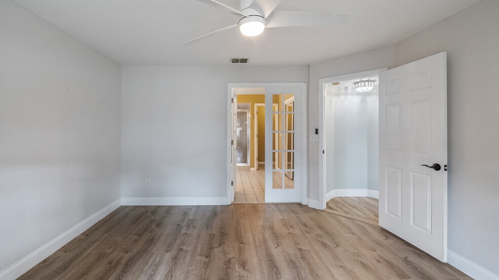 Building Photo - 468 Queensbridge Dr