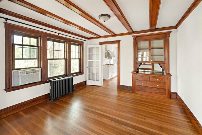 Building Photo - 113 Cushing Ave