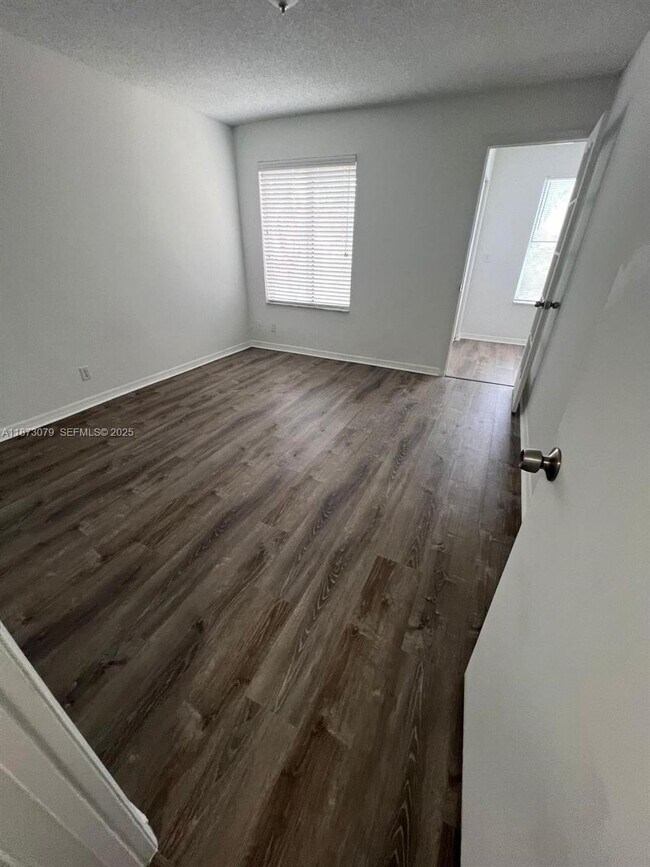 Building Photo - 3430 Pinewalk Dr N