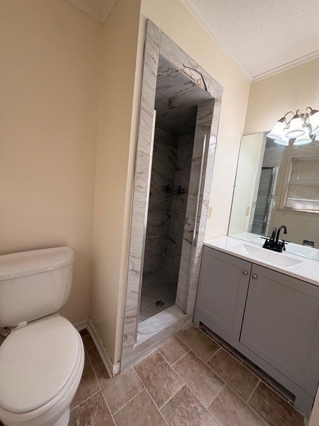 Building Photo - 2604 McArthur Dr