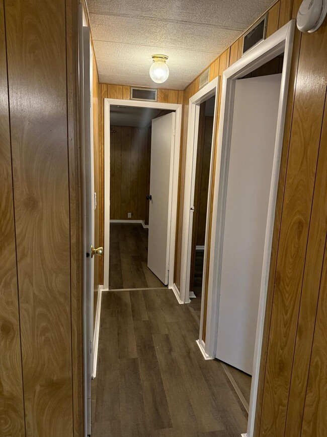 Building Photo - 11621 Venetian Ave