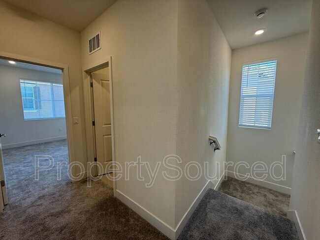 Building Photo - 1724 Jade Pl