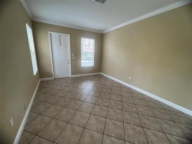 Building Photo - 6920 Julia Gardens Dr