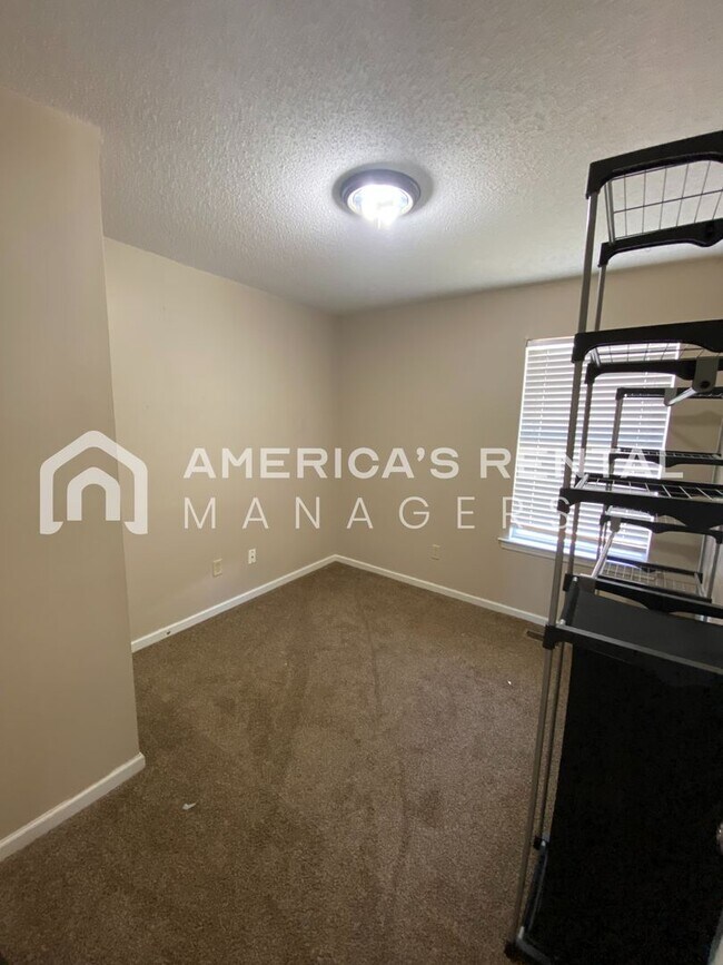 Building Photo - 11418 Oak Arbor Way