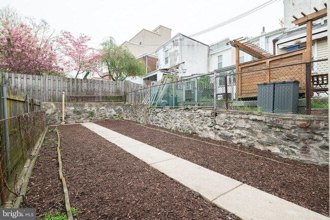 Building Photo - 170 Markle St