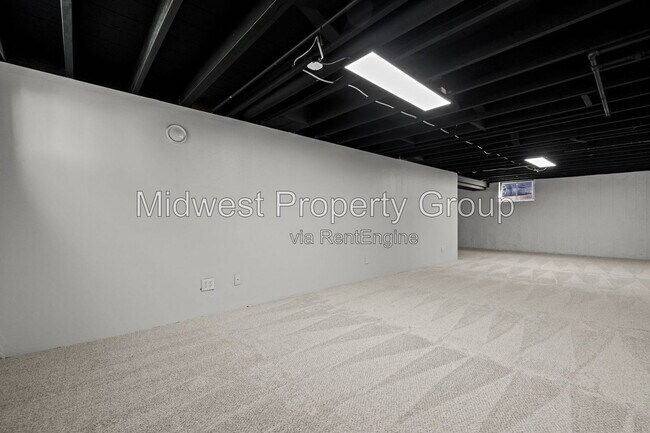 Building Photo - 1410 St Bernadette Ln