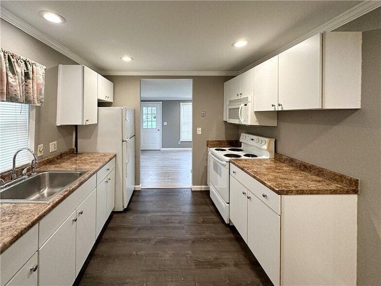 Kitchen - 12189 Shady Ave