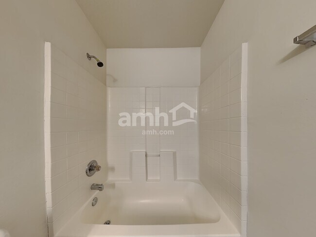 Building Photo - 41 Rose Dr
