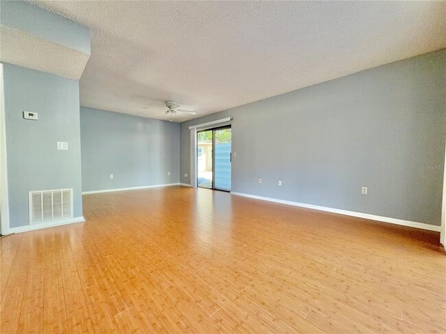 Building Photo - 2 Shine Ave