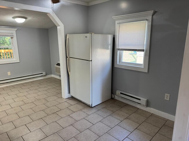 Building Photo - 608 Wilson Ave