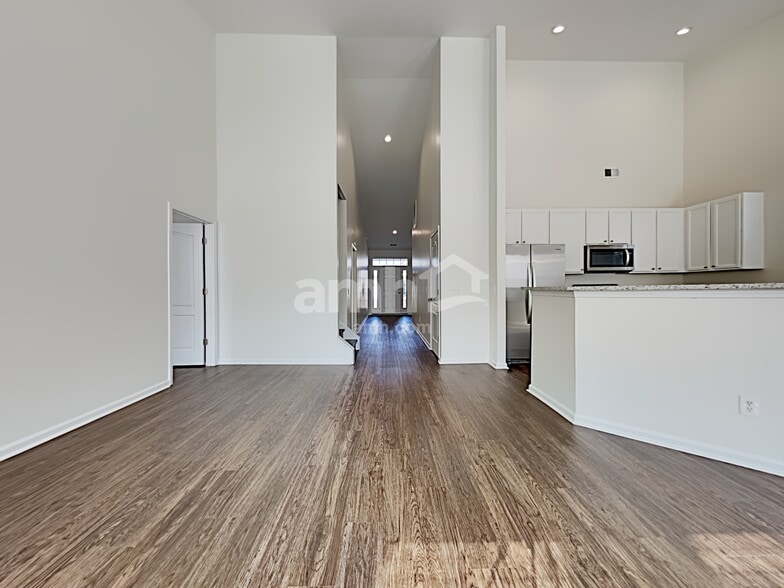 Building Photo - 128 Satur Dr