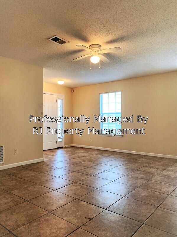 Building Photo - 4847 Royal Run Dr