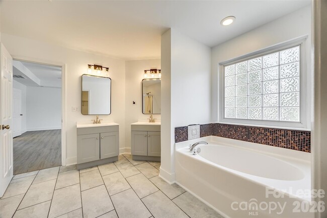 Building Photo - 3725 Planters Watch Dr