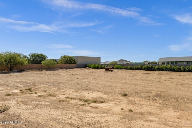 Building Photo - 856 W Quail Cir