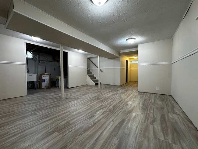 Building Photo - 15666 Wakenden St