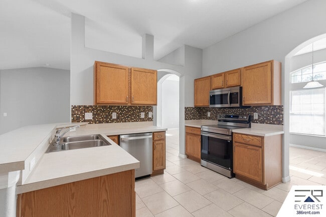 Building Photo - 7 Undermount Path E