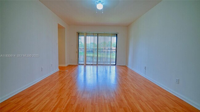 Building Photo - 11101 SW 15th Manor