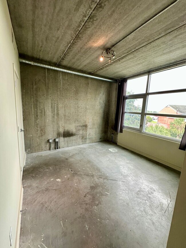 Building Photo - 2 BED | 2.5 BATH | URBAN CONDO | DOWNTOWN ...