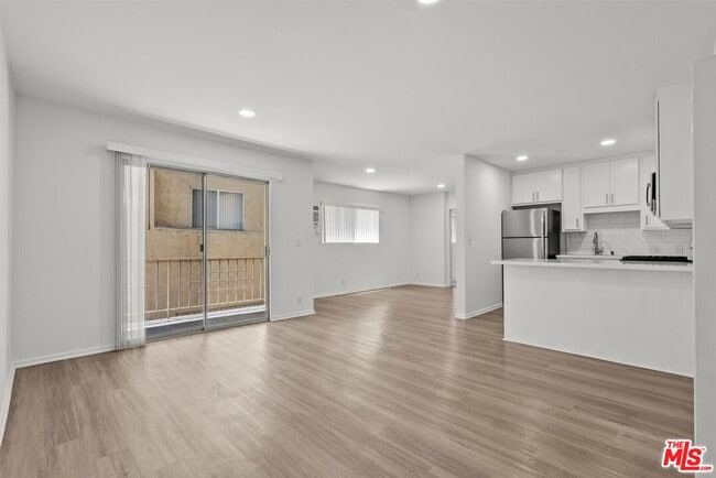Building Photo - 15286 Sutton St