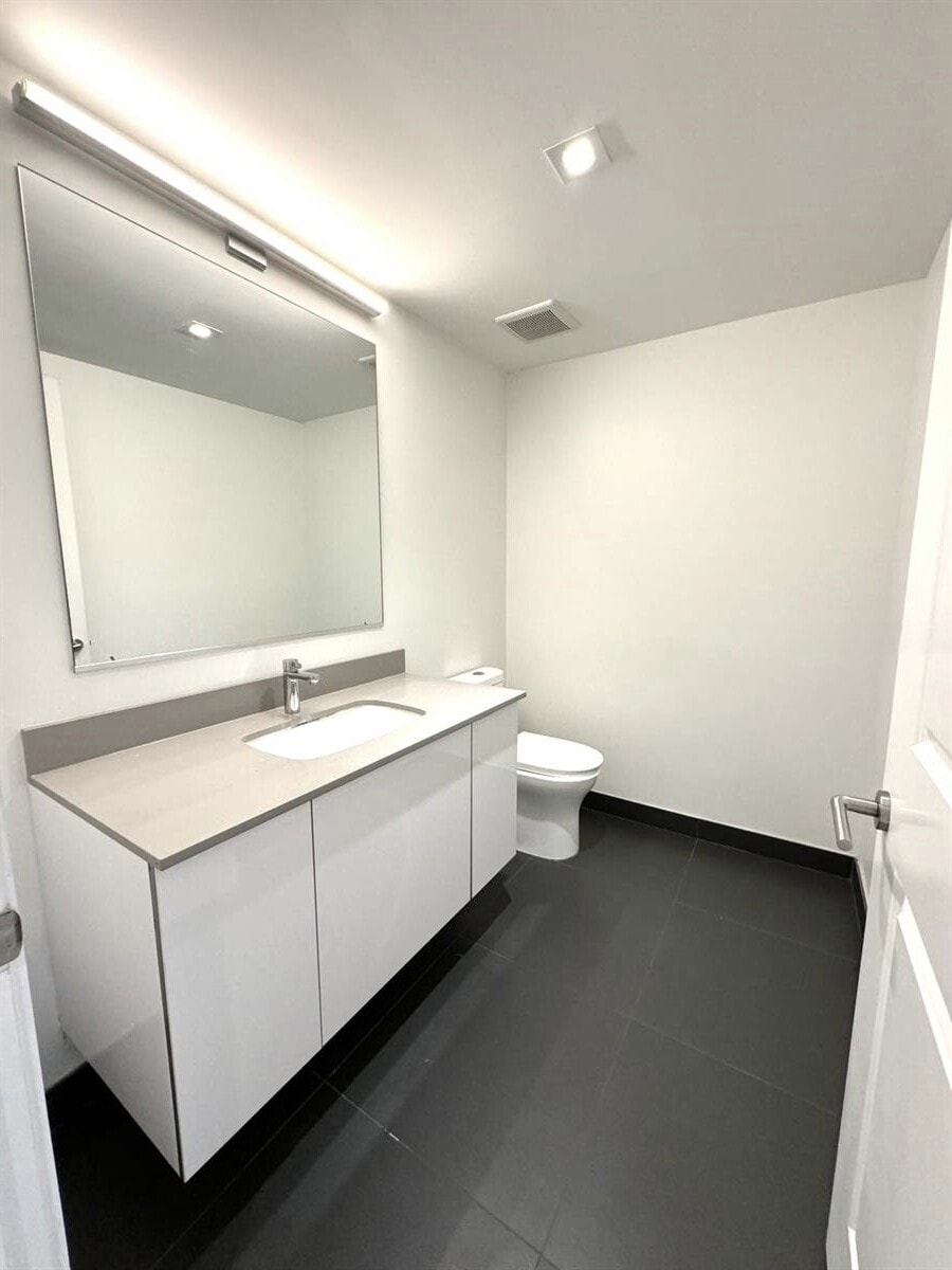 Half bath - 1600 NE 1st Ave