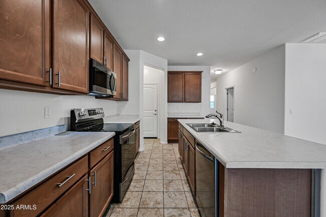 Building Photo - 17677 W Country Club Terrace