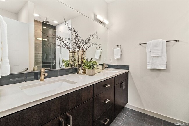 Building Photo - 3bd/2.25ba Seattle Townhome
