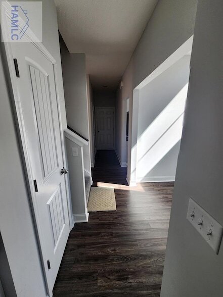 Building Photo - 950 Meloney Dr