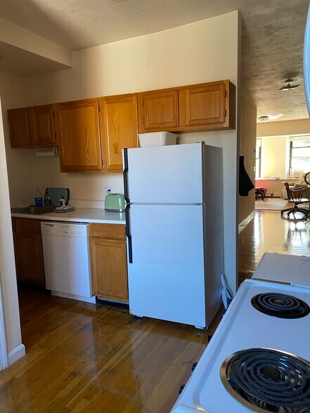 Building Photo - 58 Gainsborough St