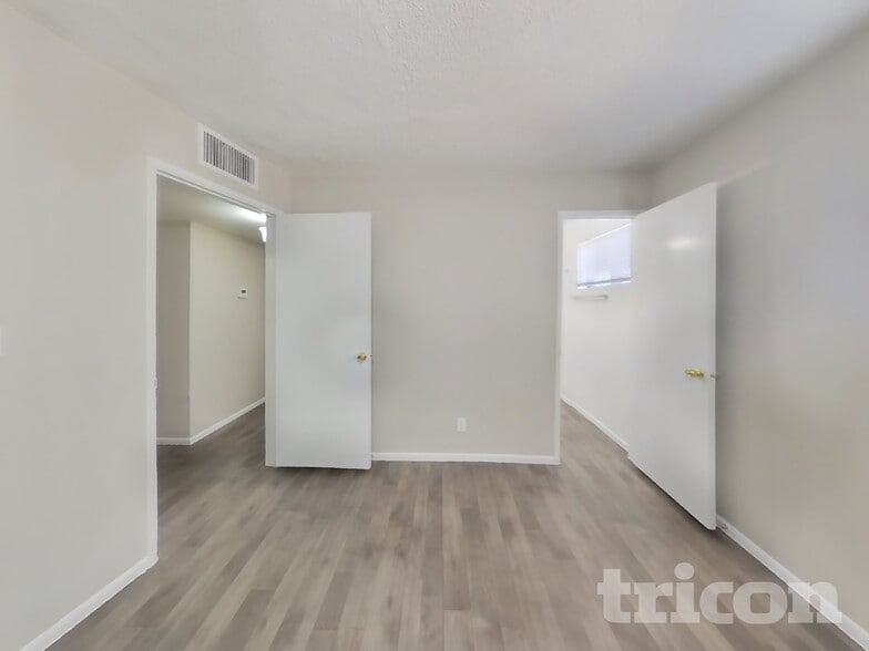 Building Photo - 1626 W Pepper Pl