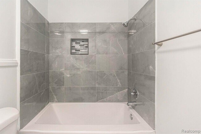 Building Photo - 2475 S Commerce Rd