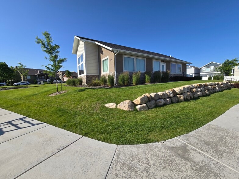Building Photo - 8620 N Cottonwood Aly