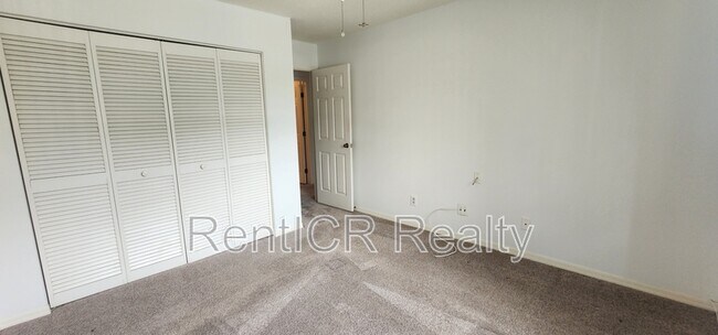 Building Photo - 1801 E Lake Rd S