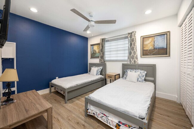 Building Photo - 8444 Sheraton Dr