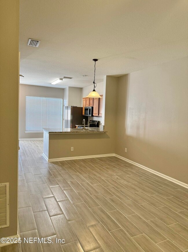 Building Photo - 8432 Thornbush Ct