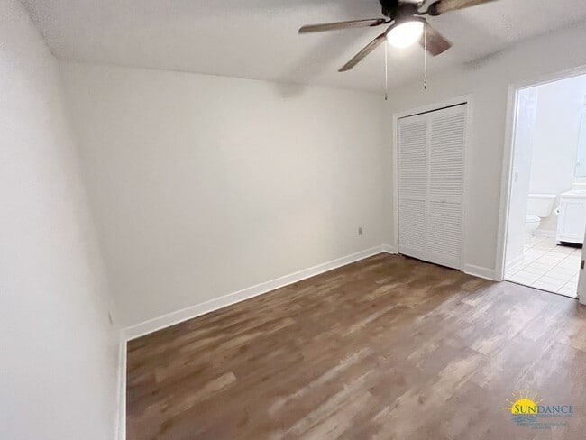 Building Photo - Lovely Ground Floor 1 Bedroom 1 Bath Condo in Bluewater Bay
