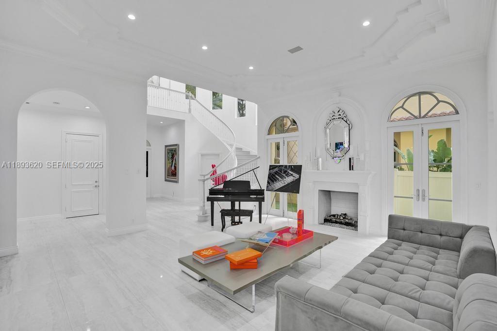Building Photo - 17001 Collins Ave