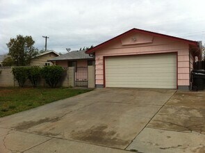 Building Photo - Spacious 3BR/2BA Home in South Sacramento