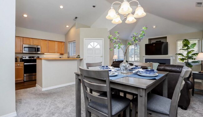 Primary Photo - Beautiful Condo In Surprise Valley!