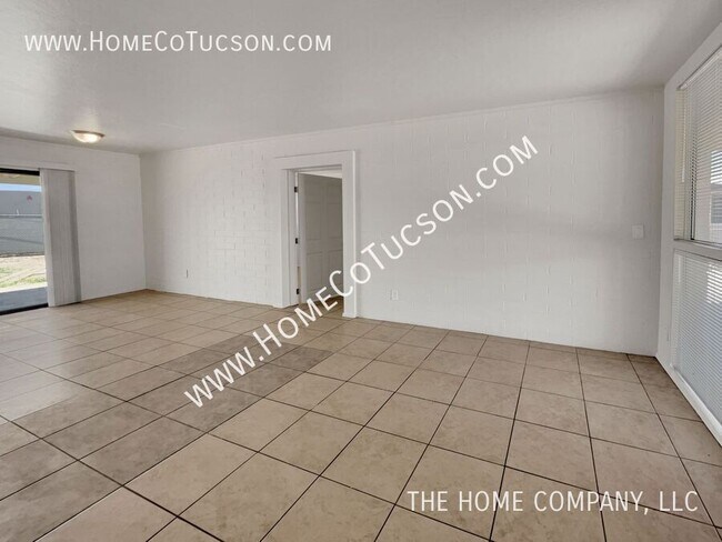 Building Photo - 3966 E Sylvane Dr