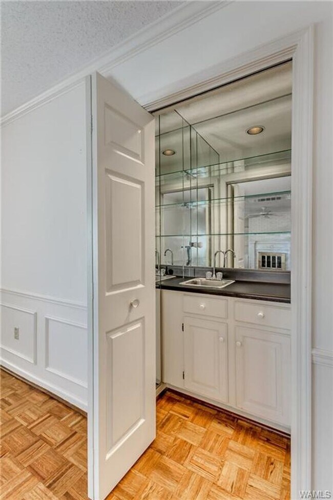 Building Photo - Fantastic 3BR 2Ba in popular Reston Place!