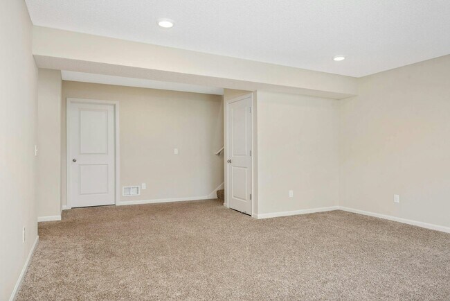 Building Photo - 15101 Emory Cir