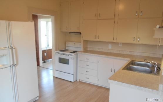 Building Photo - 735 N Main St