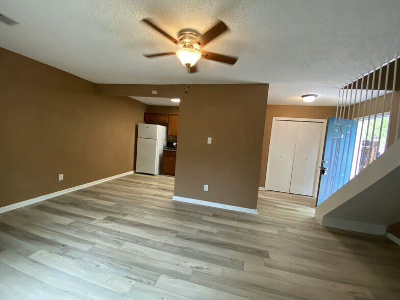Building Photo - 5002 Blue Spruce Cir