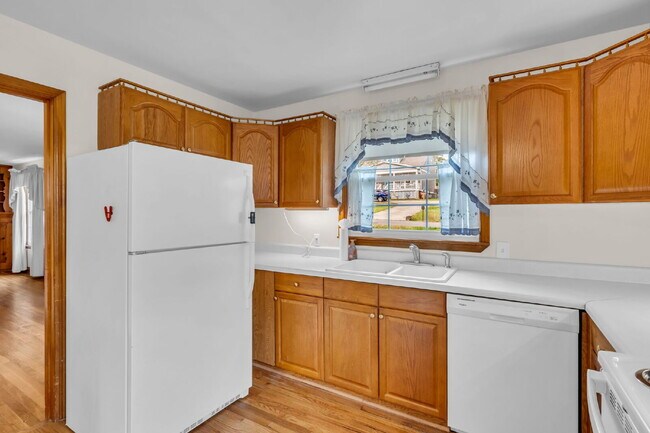 Building Photo - 3 Bedroom/ 2 Bathroom in Rosebank!