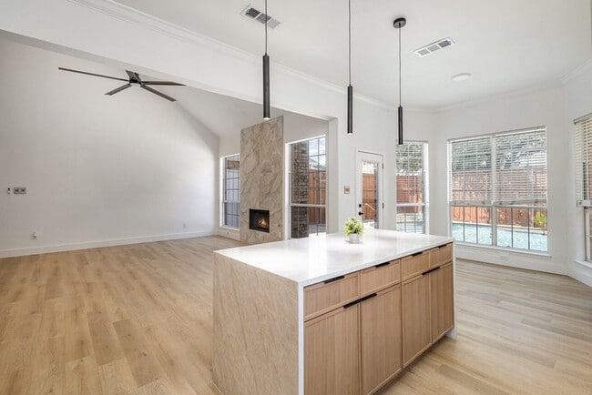 Building Photo - 2325 Flanders Ln