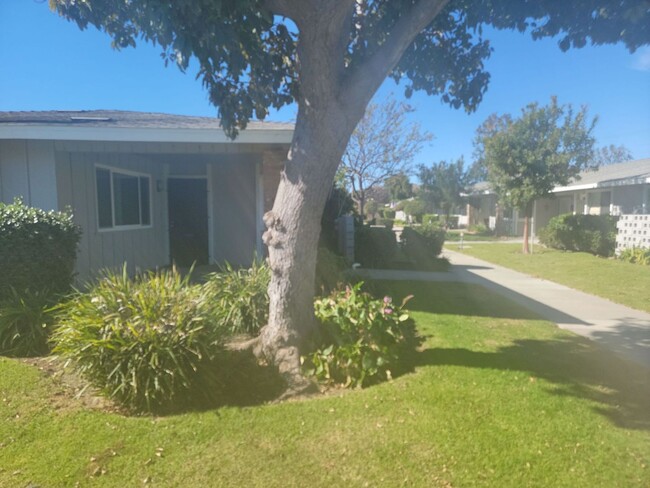 Building Photo - NEWLY RENOVATED 2 BEDROOM HOUSE