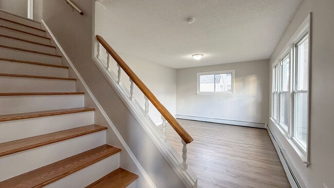 Building Photo - Gorgeous single-family Home